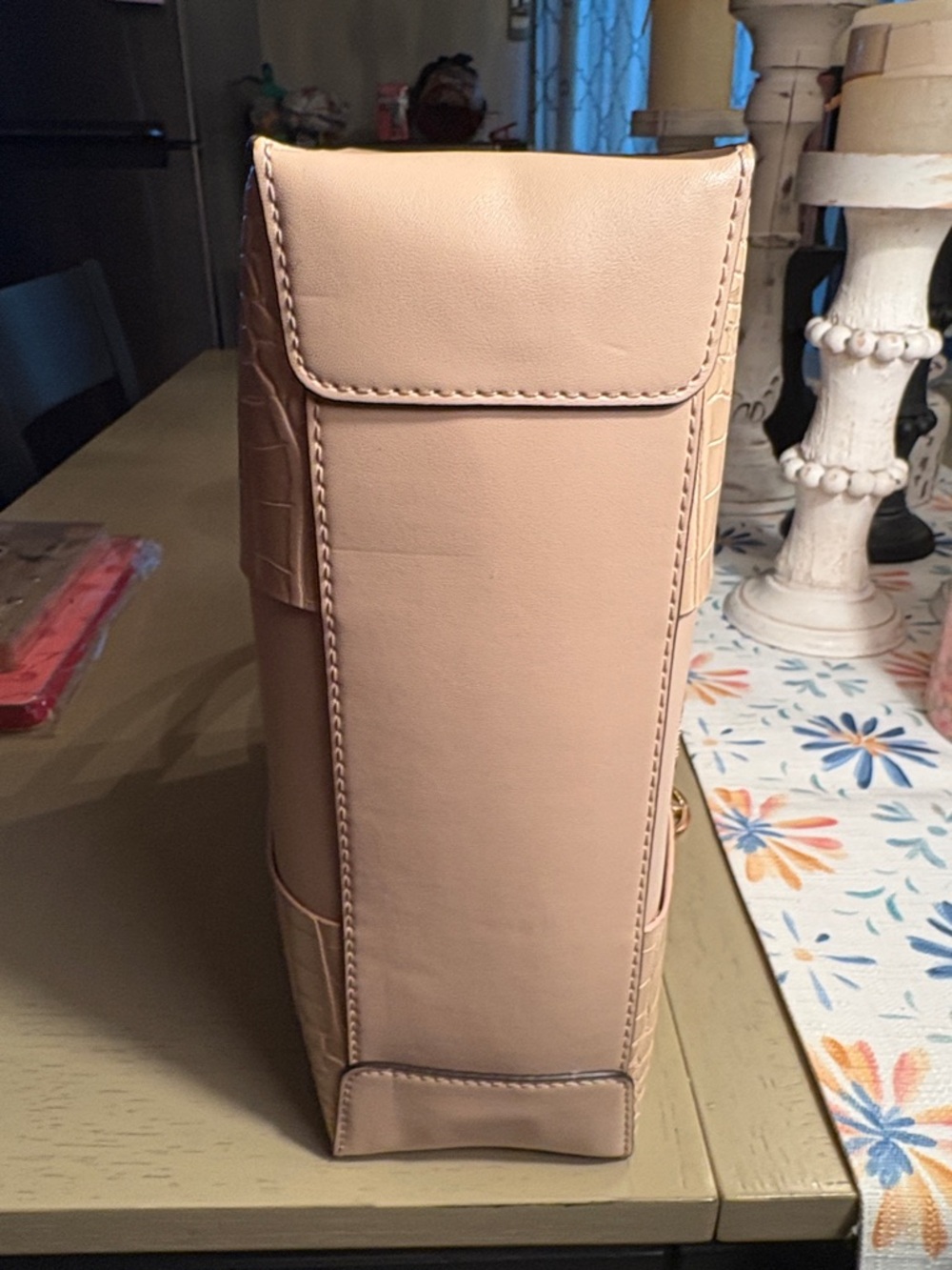 Michael Kors Blush Pink Leather Shoulder Bag with Gold Logo - Picture 3 of 6